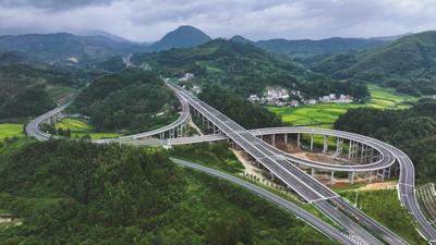 安徽多条高速公路建设刷新“进度条”