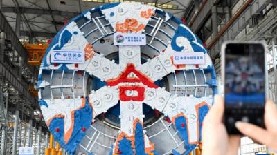 国产超大直径盾构机“中铁1662号”在郑州下线