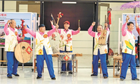 Pot-and-pan instruments keep five elderly farmers' musical dream alive in E China