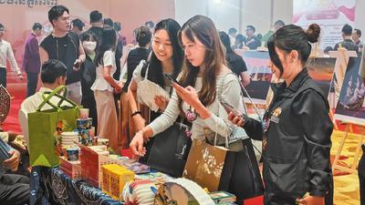 月照澜湄一江情 风物为桥叙友声——幸福云工坊中秋文明集市闹热金边
