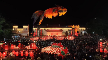 Lanterns light up Huangshan for the Mid-Autumn Festival