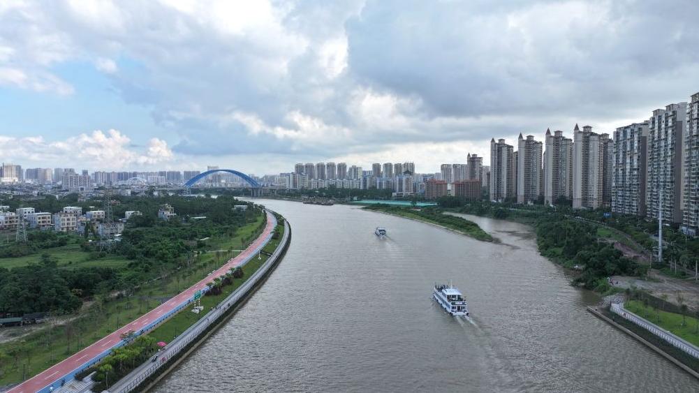 Tourism booms along Pinglu Canal in S China's Guangxi