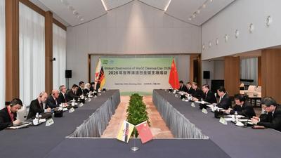 倪虹会见文莱发展部部长朱安达