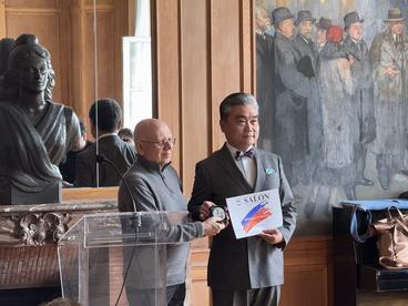 中国艺术家在第235届法国艺术家沙龙展获奖