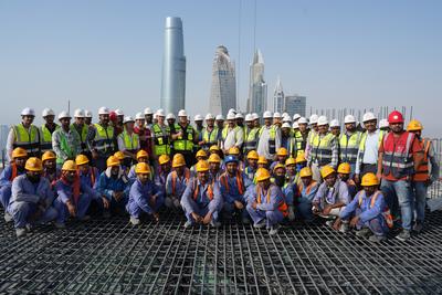 中企承建迪拜LIV LUX精品住宅楼项目顺利封顶