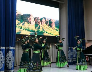 中吉共庆孔子诞辰2576周年