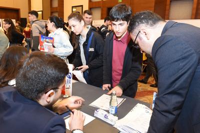 阿塞拜疆举办国际教育展 中国展台备受青睐