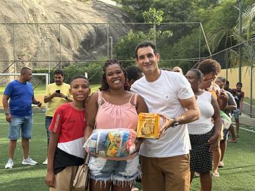 巴西侨团举行慈善捐赠活动