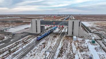 Int'l Exchange | China-Mongolia border port sees rise in cross-border traffic