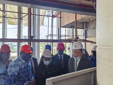 加蓬参议长：将全力支持推进援加参议院大厦修缮项目