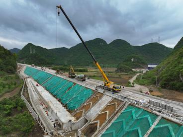西部陆海新通道黄百铁路建设正酣