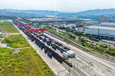 重庆西部陆海新通道铁路班列上半年开行量同比增幅超25%