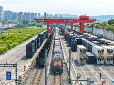 重庆西部陆海新通道铁路班列上半年开行量同比增幅超25%