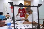 Feature: Myanmar students learn Chinese calligraphy in summer vacation 