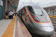 China's railway passenger trips hit new high during Jan-Aug