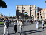 Xinhua Headlines: Surge in Chinese holiday travelers boosts European tourism, cultural exchanges