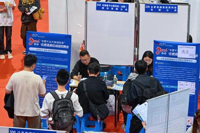 1.6万份简历   合肥高新区春招专列行进中