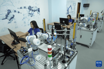 欧亚大学鲁班工坊展示中哈人工智能与教育合作成果